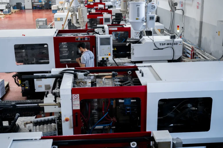 Injection machines in Afkar Plastic and Mold Factory